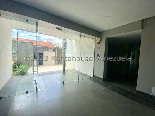 Moderno Edificio En Altamira, A Estrenar Con Acabados De Lujo, Pisos De Mármol, 4 Ascensores; Consta De 4 Apartamentos, Amplia Terraza. En Venta Altamira Mls #23-31921 Francis Zeppieri