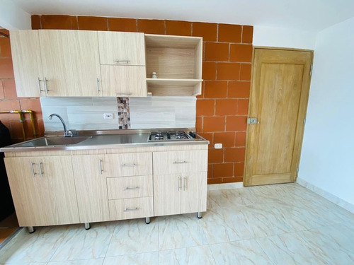 Imagen 4 de 11 de Se Vende Cómodo Apartamento, Tercer Piso Sin Ascensor