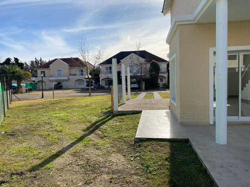 Casa En Venta - 3 Amb En Las Margaritas, Pilar