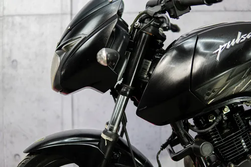 Bajaj Pulsar 180 Fi Neon 2020