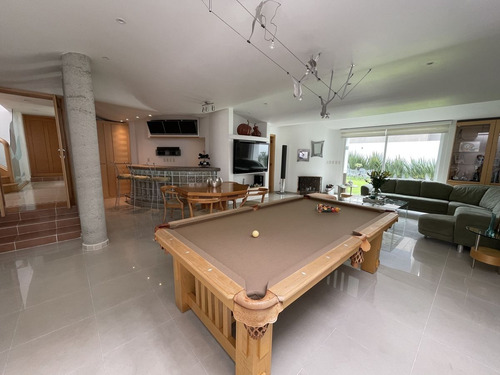 Residencia De Lujo En Exclusivo Fraccionamiento En Valle Escondido