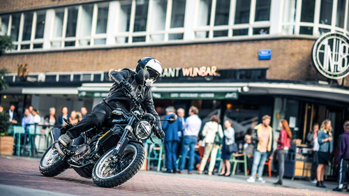 Svartpilen 401 Husqvarna Modelo 2021