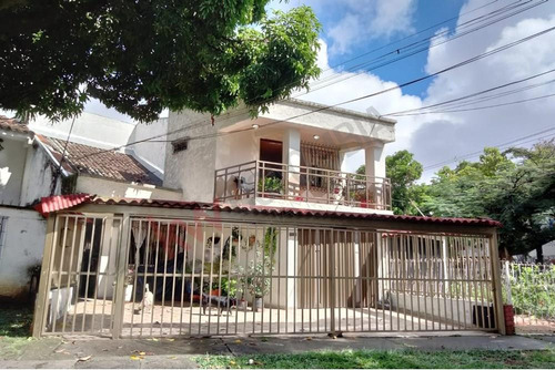 Venta Casa Dos Pisos Con Balcon Y Tres Parqueaderos Y Antejardin Barrio Nueva Tequendama Cali, Valle