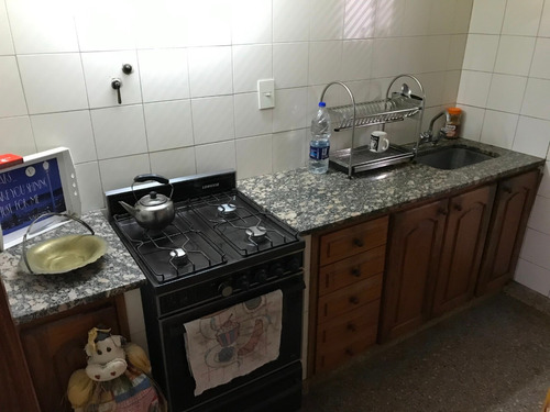 Imagen 8 de 14 de Warnes 1914, Lanus - Casa De Dos Drms Distribuida Todo En Pb