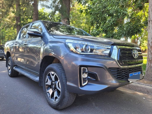 Imagen 2 de 16 de Toyota Hilux 2019 2.8 Cd Srx 177cv 4x4