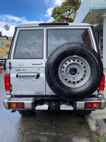 Imagen 4 de 11 de Toyota Land Cruiser 2021