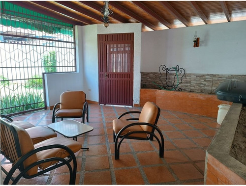 Imagen 3 de 10 de Casa En Venta Las Quintas Naguanagua 0412-3640584