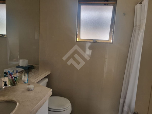 Casa En Venta De 6 Dorm. En Peñalolén