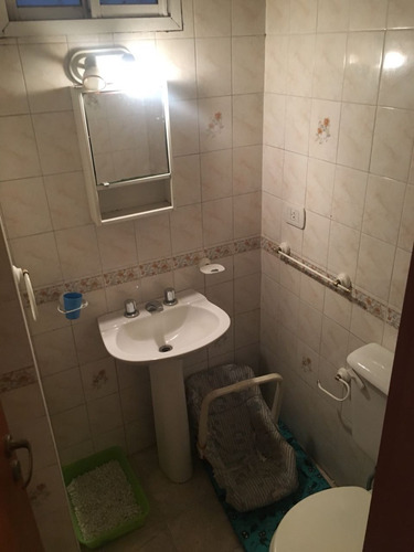 Casa De Seis Ambientes Con Local Abajo