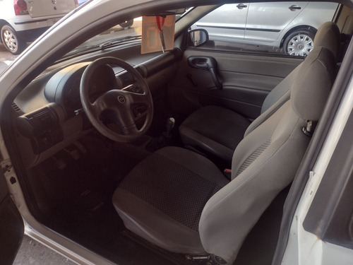 Imagen 10 de 15 de Chevrolet Corsa 2010 1.4 Classic