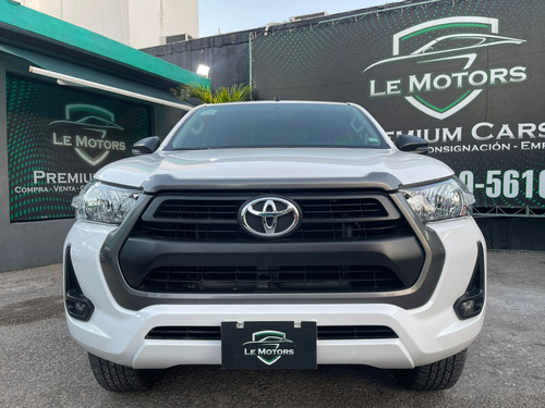 Toyota Hilux 2.7 Cabina Doble Sr Mt