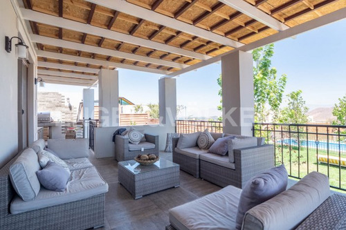 Casa Casi Nueva En Condominio De Piedra Roja