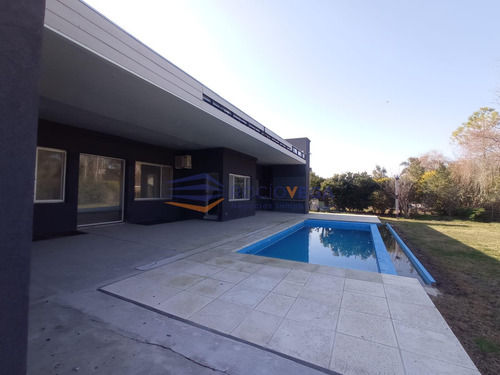 Casa En Venta En Barrio Santa Ana Moreno