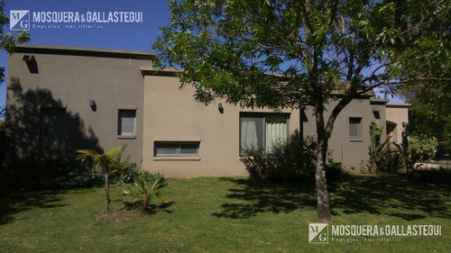 Mosquera Y Gallastegui - Casa En San Isidro Labrador.