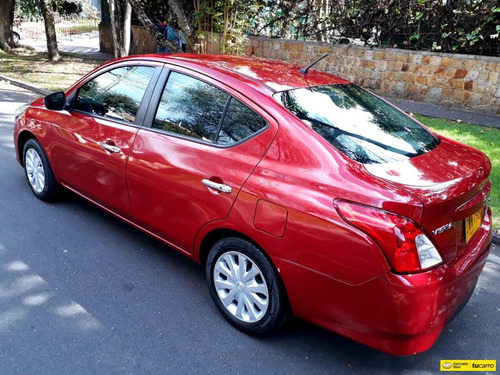 Nissan Versa 1.6 Mecánico Sedán