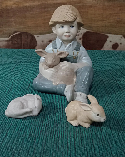 Figura De Niño Con Conejos De Porcelana 