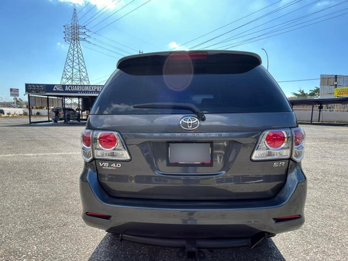 Imagen 6 de 15 de Toyota Fortuner