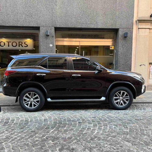 Imagen 21 de 25 de Toyota Sw4 2019 2.8 Srx 177cv 4x4 7as At Automatica Lucsc