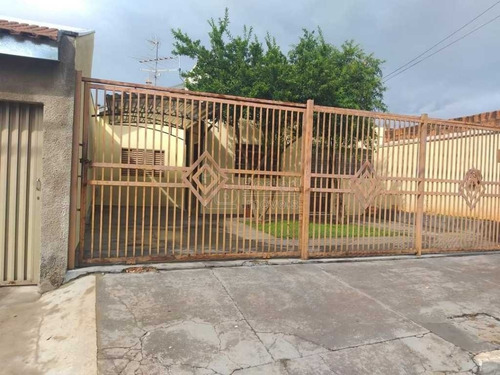 Imagem 1 de 6 de Venda De Casas / Padrão Na Cidade De Araraquara 11066
