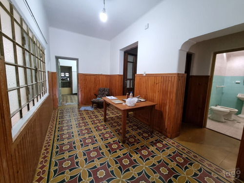 Casa En Venta De 2 Dormitorios C/ Cochera En Triángulo