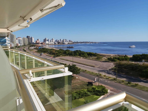 Apartamento En Venta De 3 Dormitorios En Playa Mansa