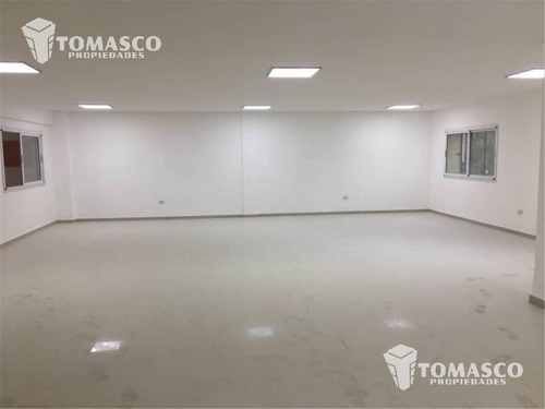 Imagen 6 de 17 de Depósito Tipo Galpón Con Frente De 26 X 42 De Fondo / Boca