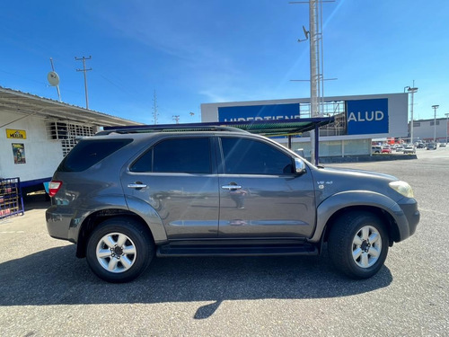 Imagen 6 de 17 de Toyota Fortuner 4x4