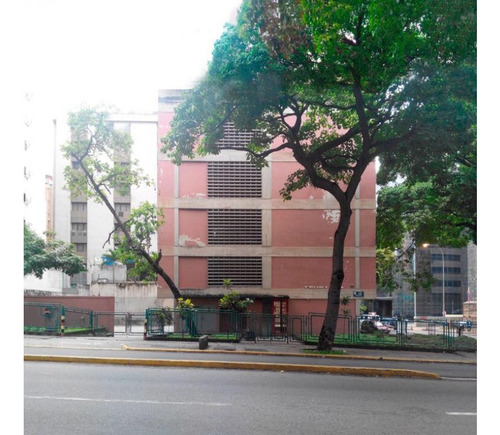 Venta De Edificio En El Rosal Con Espléndida Ubicación 734m2