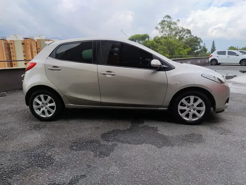Mazda 2 1.5 Automático 2010