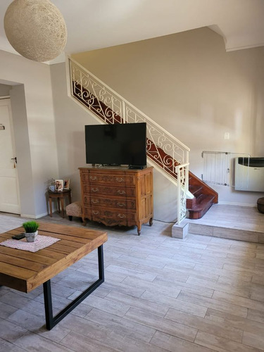 4 Ambientes Con Patio Y Cochera