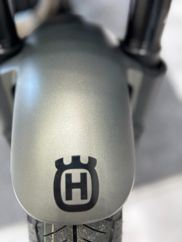 Husqvarna Svartpilen 250