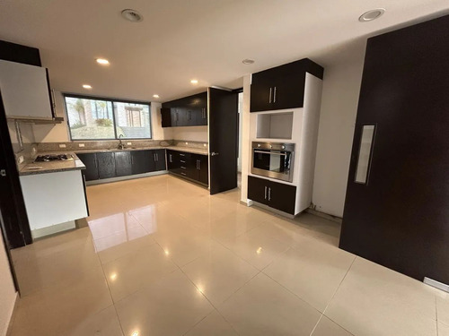 ¡vive Con Estilo En Interlomas! Renta Increíble Casa