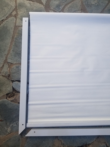 Imagen 2 de 6 de Cortina Roller Con Guias Laterales De Aluminio 125 X 110cm