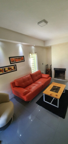 Excelente Casa, Comoda Y Moderna Con Cocheras