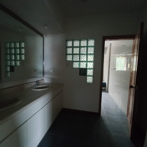 Imagen 9 de 15 de Linda Santos Alquila Apartamento De 300m2 En Altos Del Parral Con Planta 100%. 0414 4150107