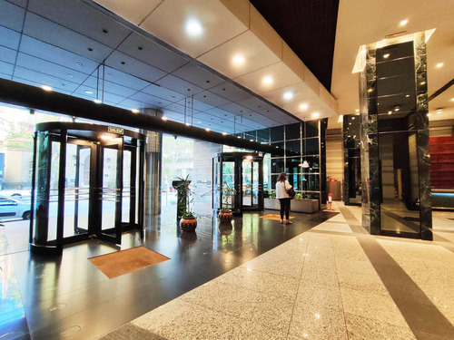 Venta De Oficina En Torre El Gaucho Piso 10 Luminosa!