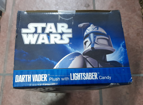 Star Wars Darth Vader Plush Witch Lightsaber Candy (Usado)