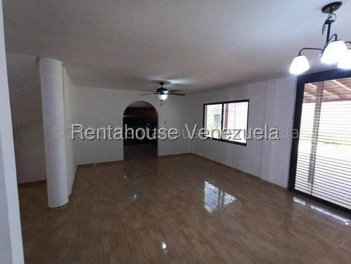 Casa En Alquiler En Trigal Norte Valencia Mm Carabobo Moderna Calle Publica Uso Comercial