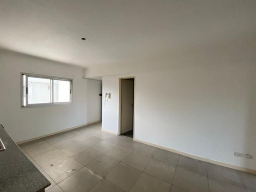 2 Ambientes En El Centro De Villa Ballester Alquiler Con Co
