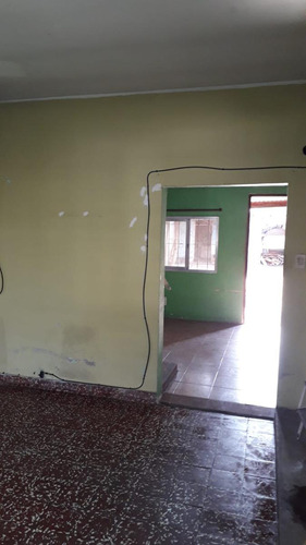Casa En Venta - 2 Dormitorios 1 Baño - 300mts2 - Lomas De Zamora