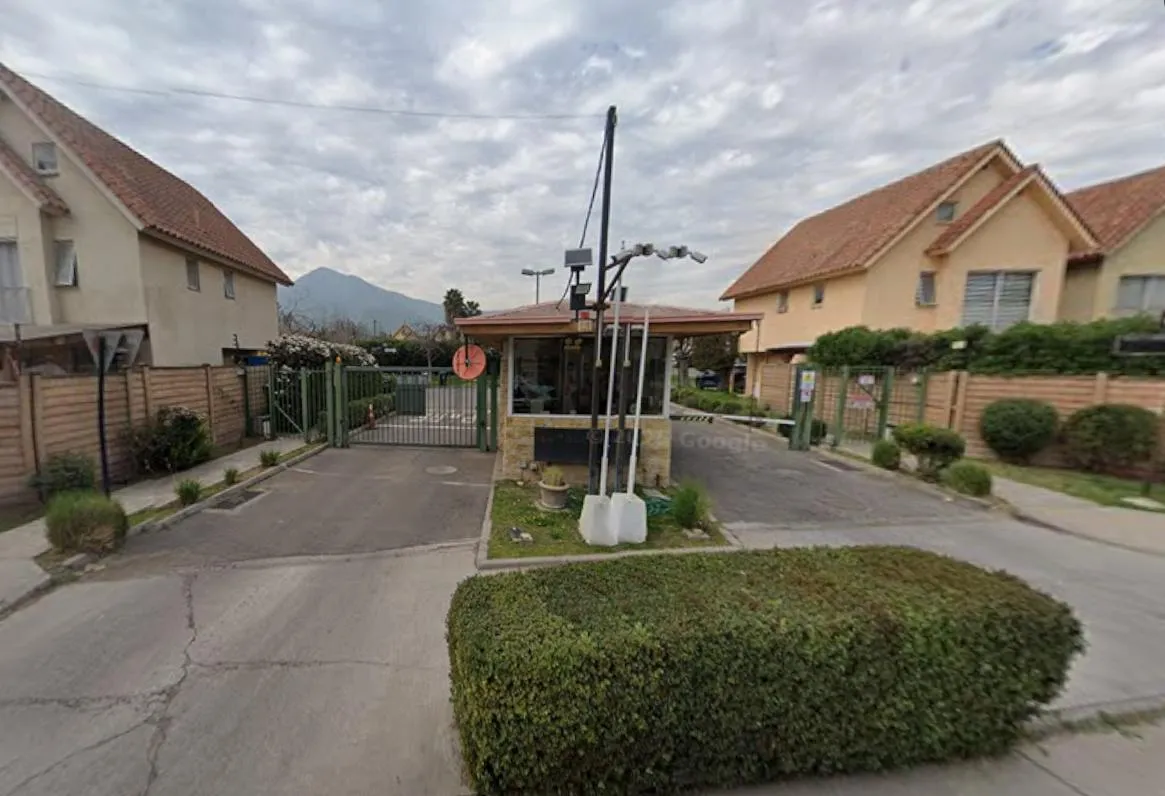 Imagen 1 de 30 de Venta Casa 4d 3b Condominio Con Piscina Los Libertadores