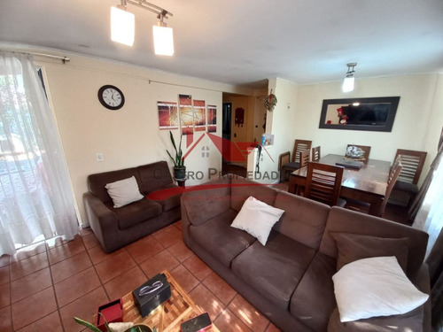 Casa De Esquina Aislada 4 Dormitorios 2 Baños, Quilicura