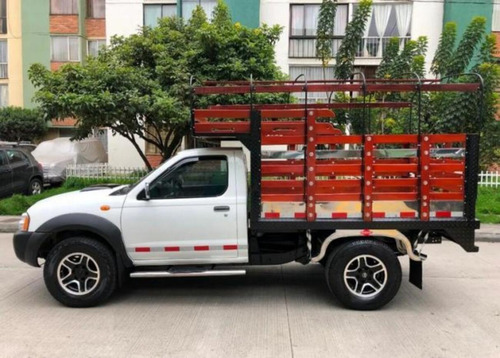 Nissan Frontier Estacas