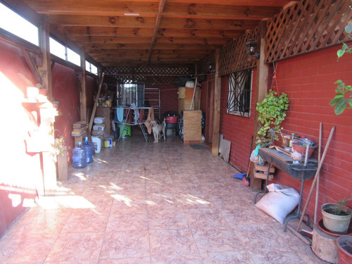 Cómoda Casa 3d Y 1b, Calle Socoroma, Metro Hospital El Pino.