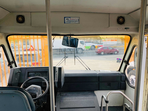 Imagen 10 de 15 de Microbus Ford Prisma Iv