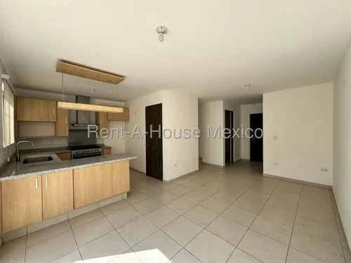 Renta. Casa De 3 Recámaras Con 1 En Planta Baja - Zákia | Rahqro