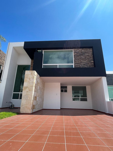 Casa En Venta Cumbres Del Cimatario Rcv230821-mn