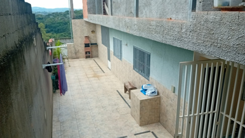 Casa A Venda De 8 Cômodos E 3 Banheiro E 1 Garagem