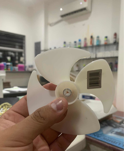 Imagen 6 de 7 de Aspa Motor Refrigerador De 100mm 4 Aletas Universal Genérica