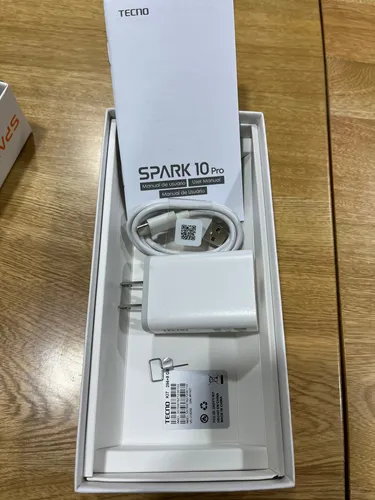Celular Tecno Spark 10 Pro Dual Sim 256gb/8gb Blanco (Usado)